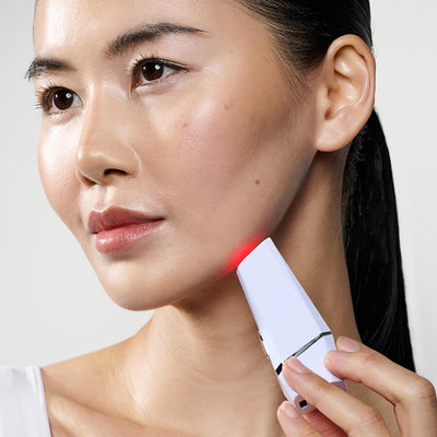 CurrentBody Skin LED Maske gegen Pickel & Unreinheiten: 2. Generation und Stift